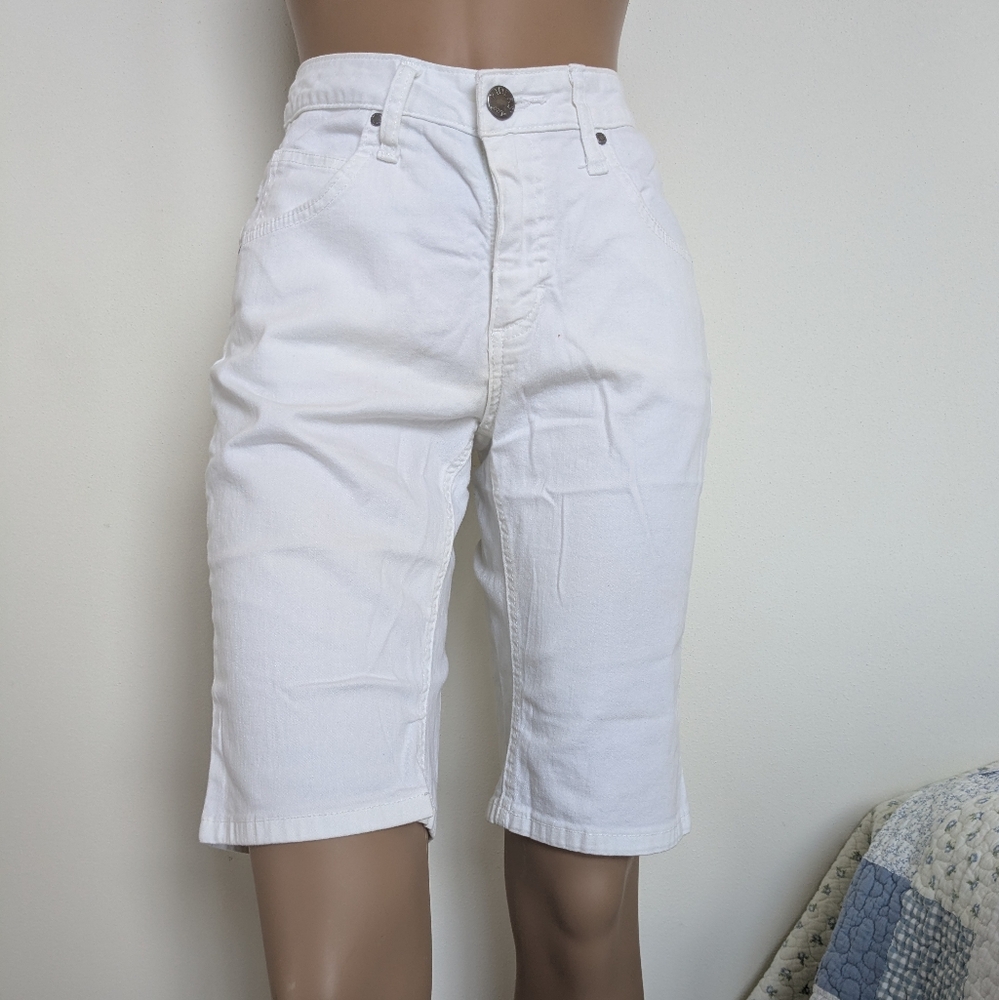 Lee Women's Classic White Bermudas